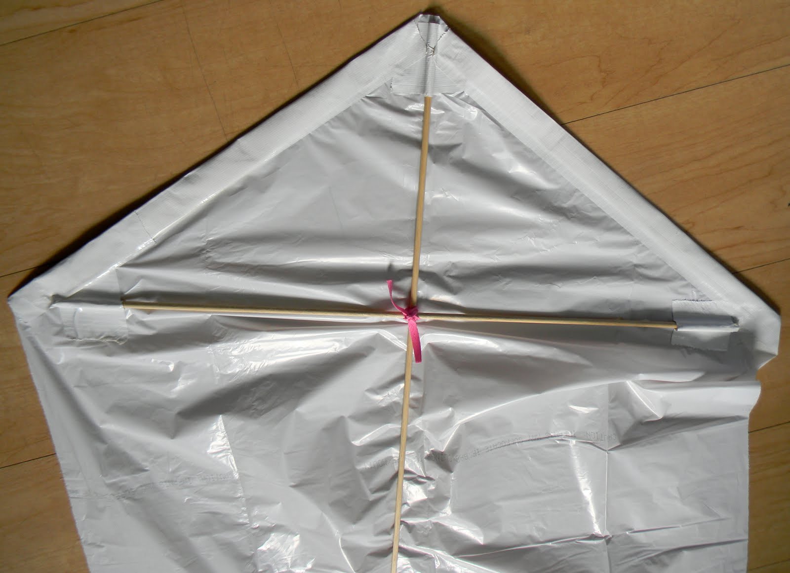 How to make a kite from a garbage bag {Tutorial}