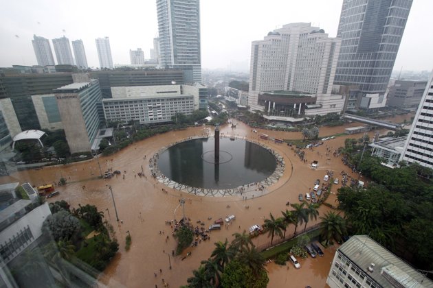 Foto Pantauan Banjir Jakarta 2013 di Berbagai Titik Lokasi