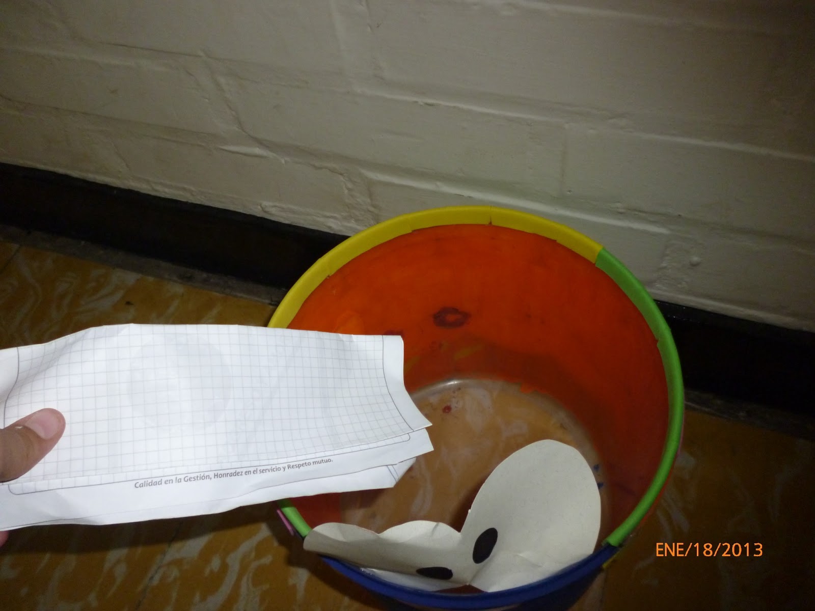 Recicla Por Tu Vida: Papeleras Recicladas