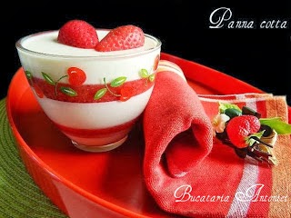 Panna cotta cu jeleu de capsuni