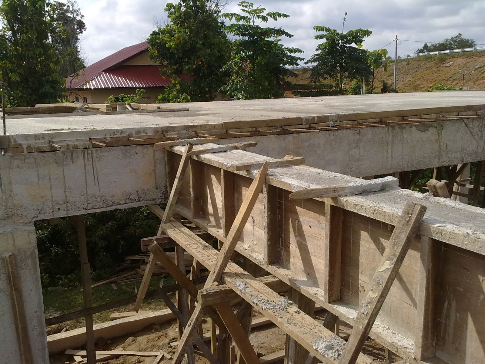 Hartanah Property Terengganu: Lantai Konkrit