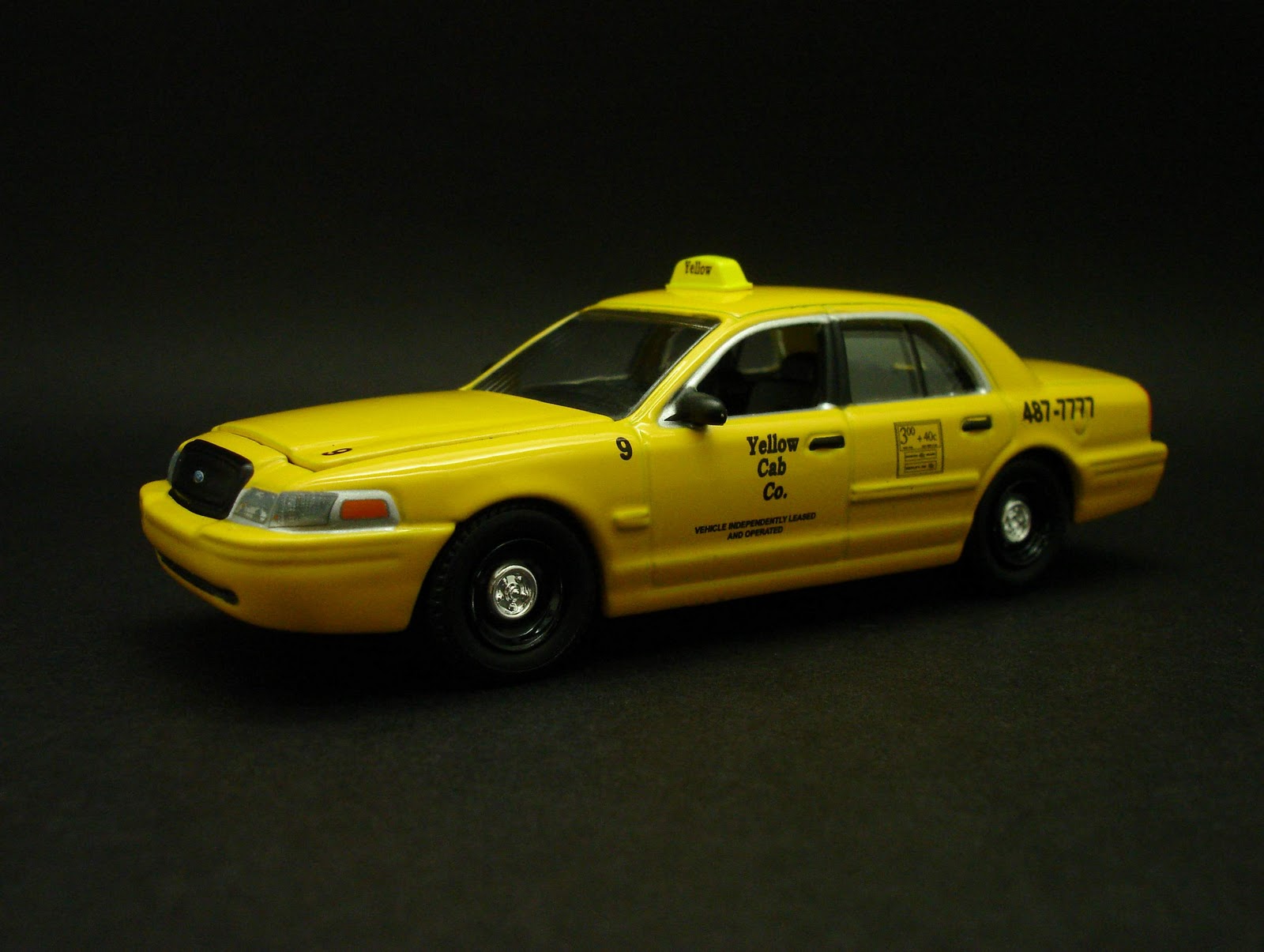 Diecast Hobbist 2006 Ford Crown Victoria Indianapolis Cab