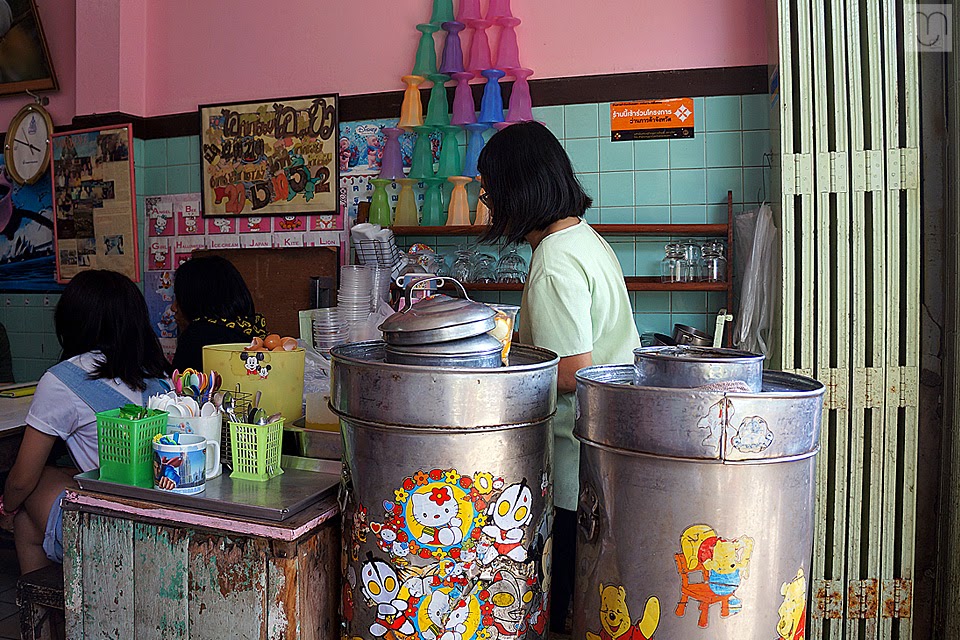 บรรยากาศภายในร้าน ไอติมยิว ไอศกรีมใส่ไข่ บรรยากาศภายในร้าน ไอติมยิว ไอศกรีมใส่ไข่