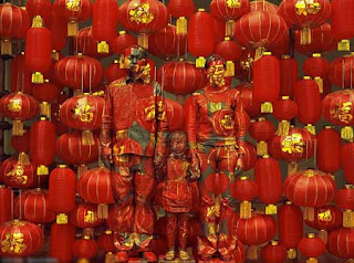 نقره لتكبير أو تصغير الصورة ونقرتين لعرض الصورة في صفحة مستقلة بحجمها الطبيعي