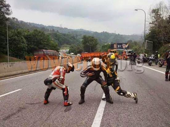 Gambar Selfie Maut Di Lebuhraya Karak 19 Oktober 2014 item-thumbnail