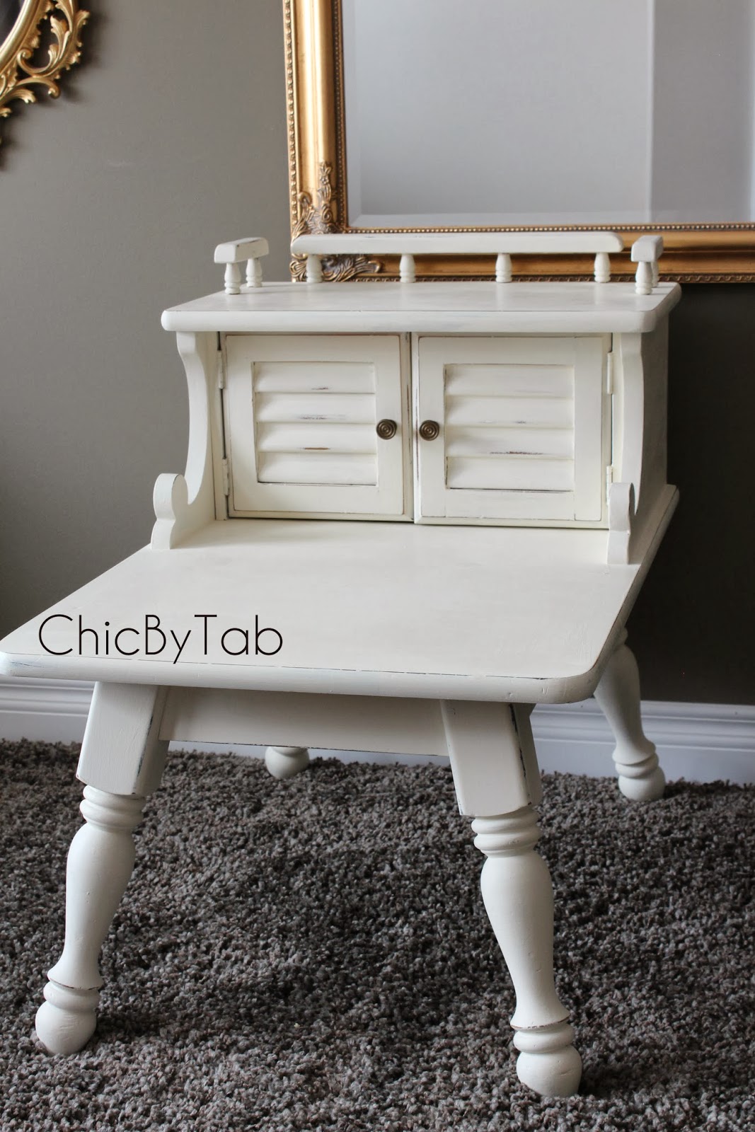 {ChicByTab} Vintage White End Tables