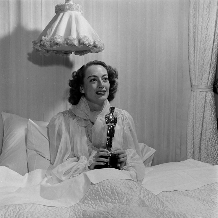 Fascinating Historical Picture of Joan Crawford in 1946 