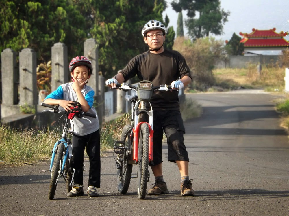 Dari Atas Sepeda