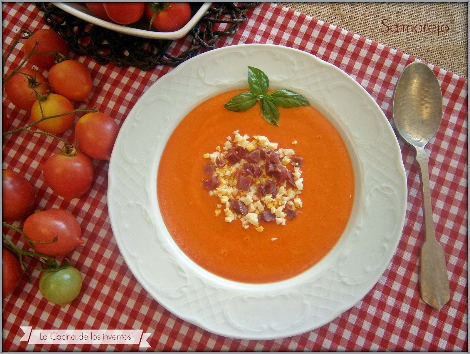 Salmorejo Con Huevo Duro Y Jamón
