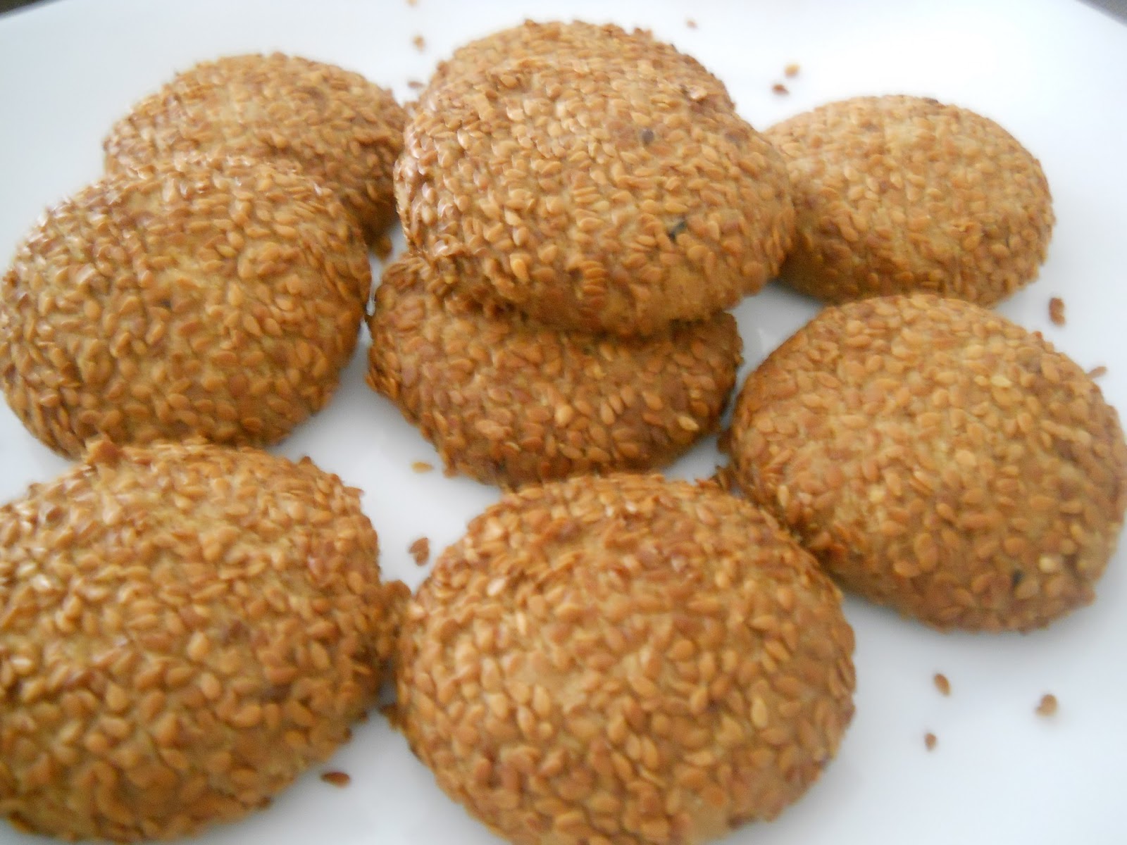 ANNEMİNELİ SUSAMLI TATLI KURABİYE