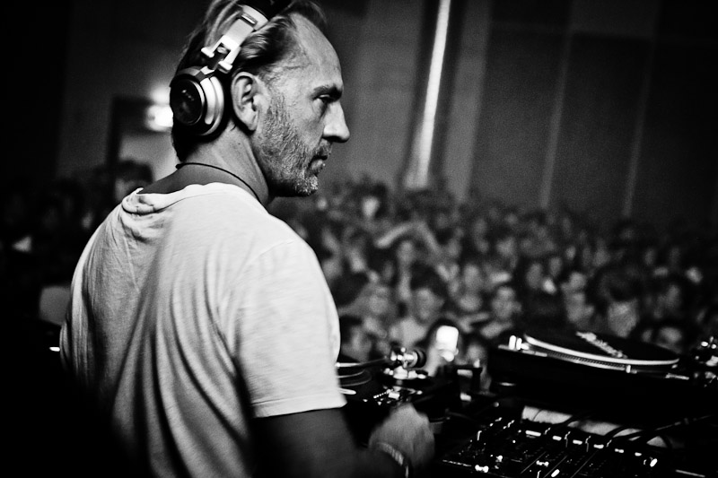 Electronica Dance DJ Music b Electronica Dance DJ Music b