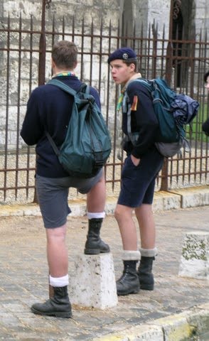 Boys in short shorts: Sunday Scouting for fit lads
