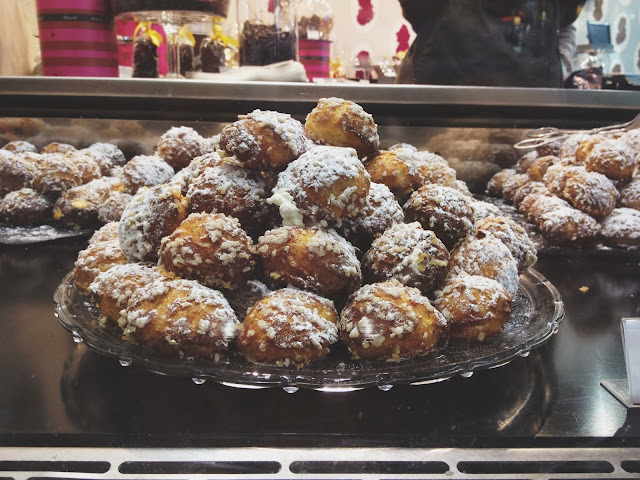 Ces dunes (chouquettes fourrées) sont les spécialités de la maison elles sont délicieuses et vous transportent dans les hautes sphères de la gourmandise!