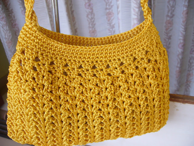 Crochetkari: Golden yellow crochet purse