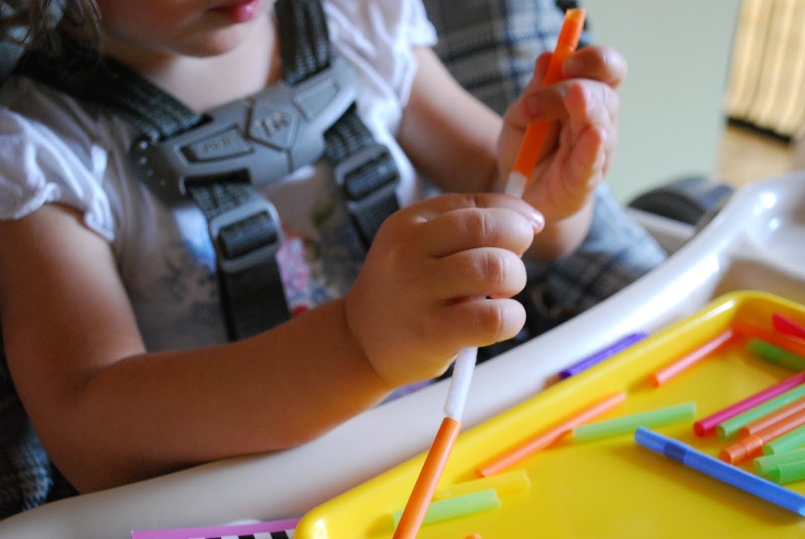 Toddler Activity: Making Straw Jewelry - Mess for Less