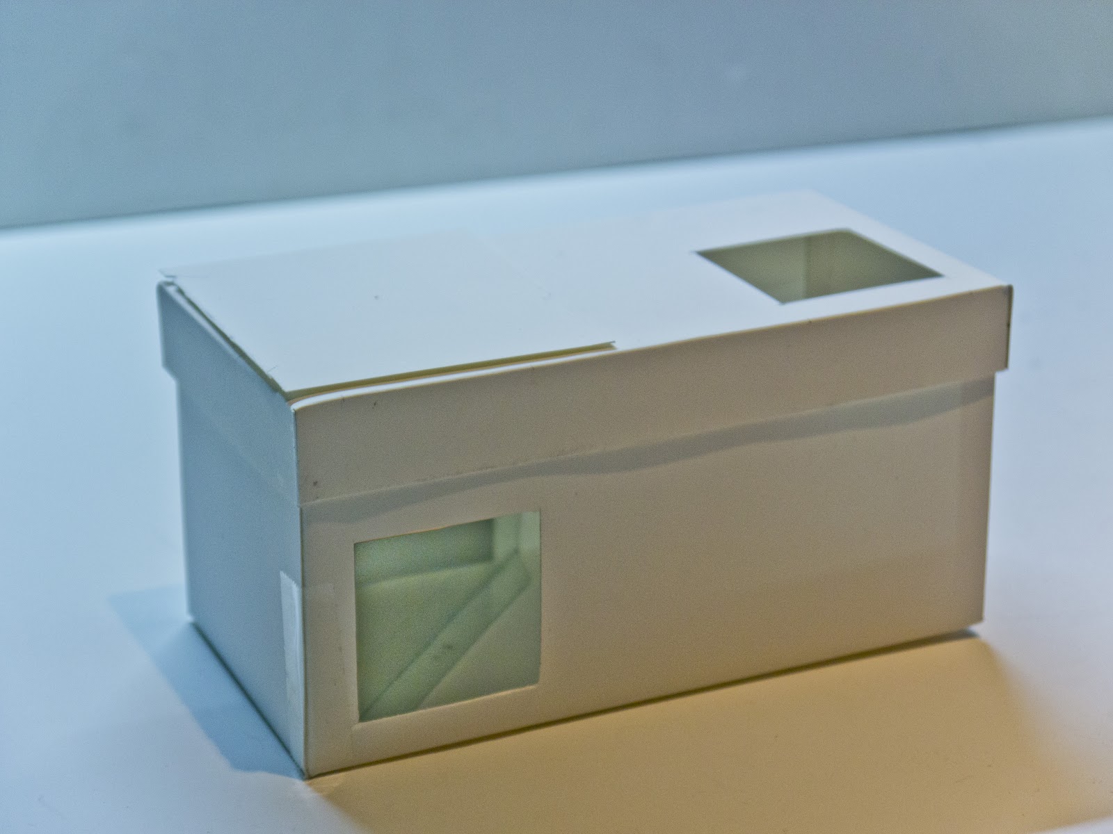 ÜBERNOTES Pepper's ghost box