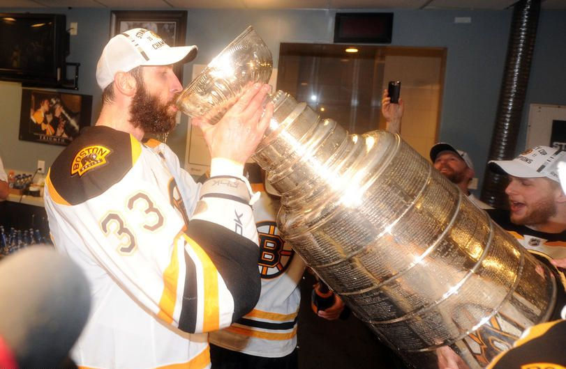 zdeno%2Bchara%2Bdrinking%2Bfrom%2Bstanle