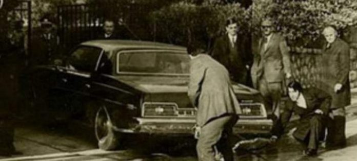 23/12/1975 μετά την εκδημοκράτηση :Το πρώτο χτύπημα της «17 Νοέμβρη» -Κανείς δεν την είχε πάρει στα σοβαρά Το πρώτο χτύπημα της «17 Νοέμβρη» -Κανείς δεν την είχε πάρει στα σοβαρά
