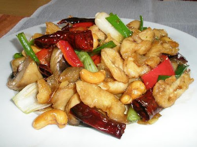 Stir-fried chicken with cashew nuts and chilli