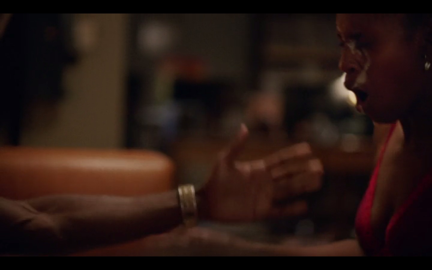 Негритянка получила сперму белого в лицо Негритянка получила сперму белого в лицо