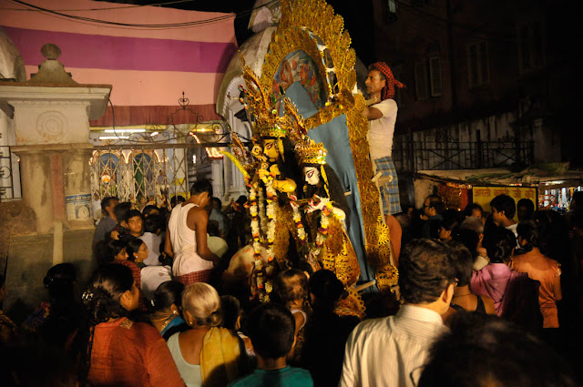 Durga Puja 2011. Nikon D300 and the Nikon 18-70mm zoom @ 1600 ASA.