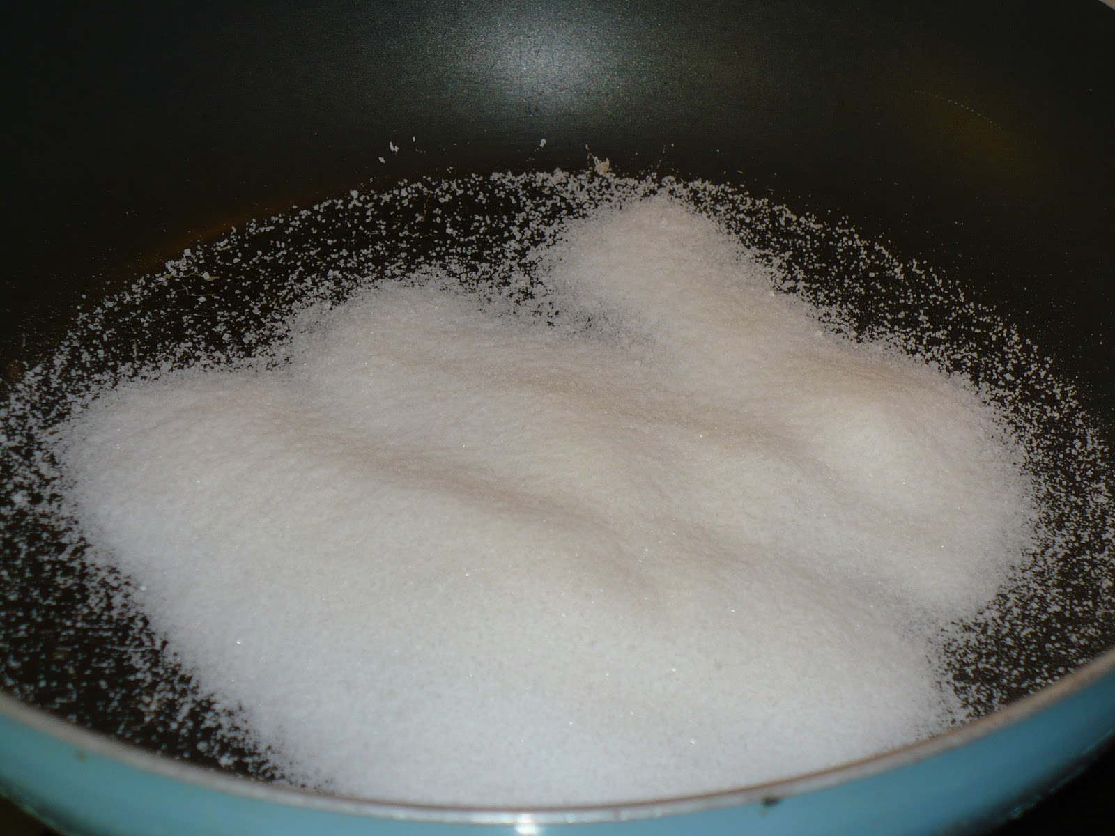 The Tasty Cheapskate: Melted Sugar Gingerbread Houses (No Royal