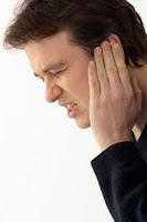El oído humano está formado por el oído interno , oído medio y el oído externo . La infección del oído puede atacar a cualquiera de estas partes y una parte por lo general puede infectar a los demás. La otitis externa afecta al oído externo algunas veces se trata después de resfriado o gripe o algún otro tipo de infección respiratoria superior.