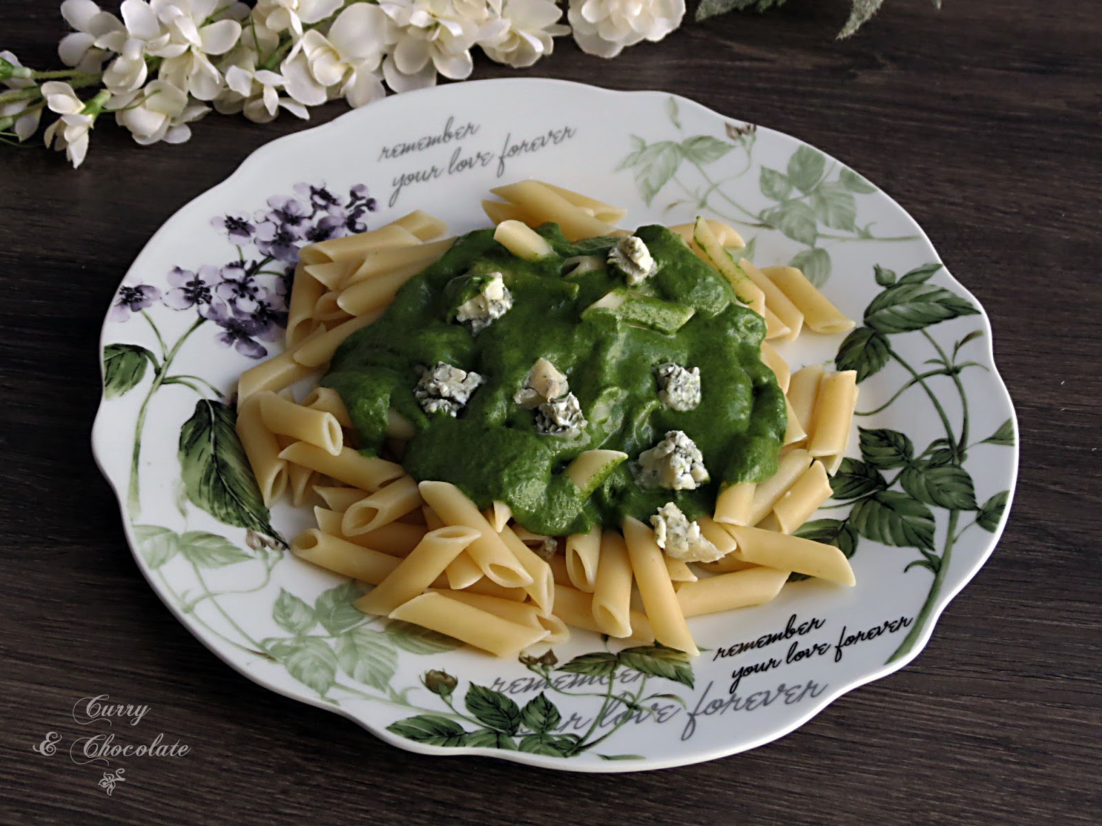 Pasta con crema de espinacas y queso gorgonzola – Pasta with spinach and gorgonzola cheese Pasta con crema de espinacas y queso gorgonzola – Pasta with spinach and gorgonzola cheese