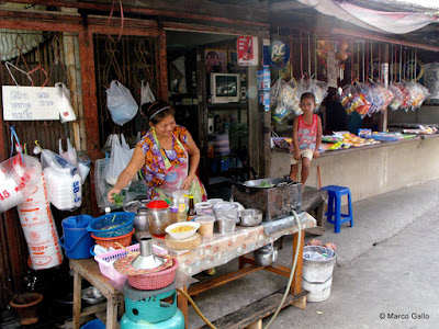 KOH KRET, LA ISLA DEL RÍO CHAO PHRAYA, BANGKOK. TAILANDIA