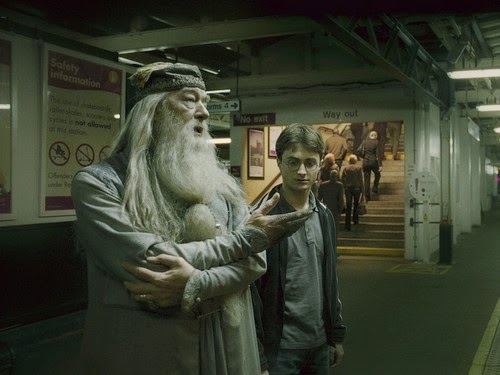 Albus-Dumbledore-Wallpaper-hogwarts-professors-32797133-500-375.jpg