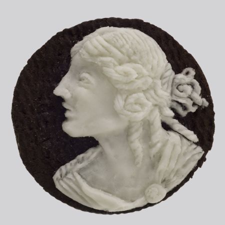 Judith G Klausner retratos bustos esculpidos em biscoitos como caras em moedas