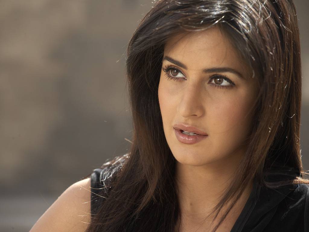 Indian Celebrity ZOON: Katrina Kaif New Style Wallpaper And Biography