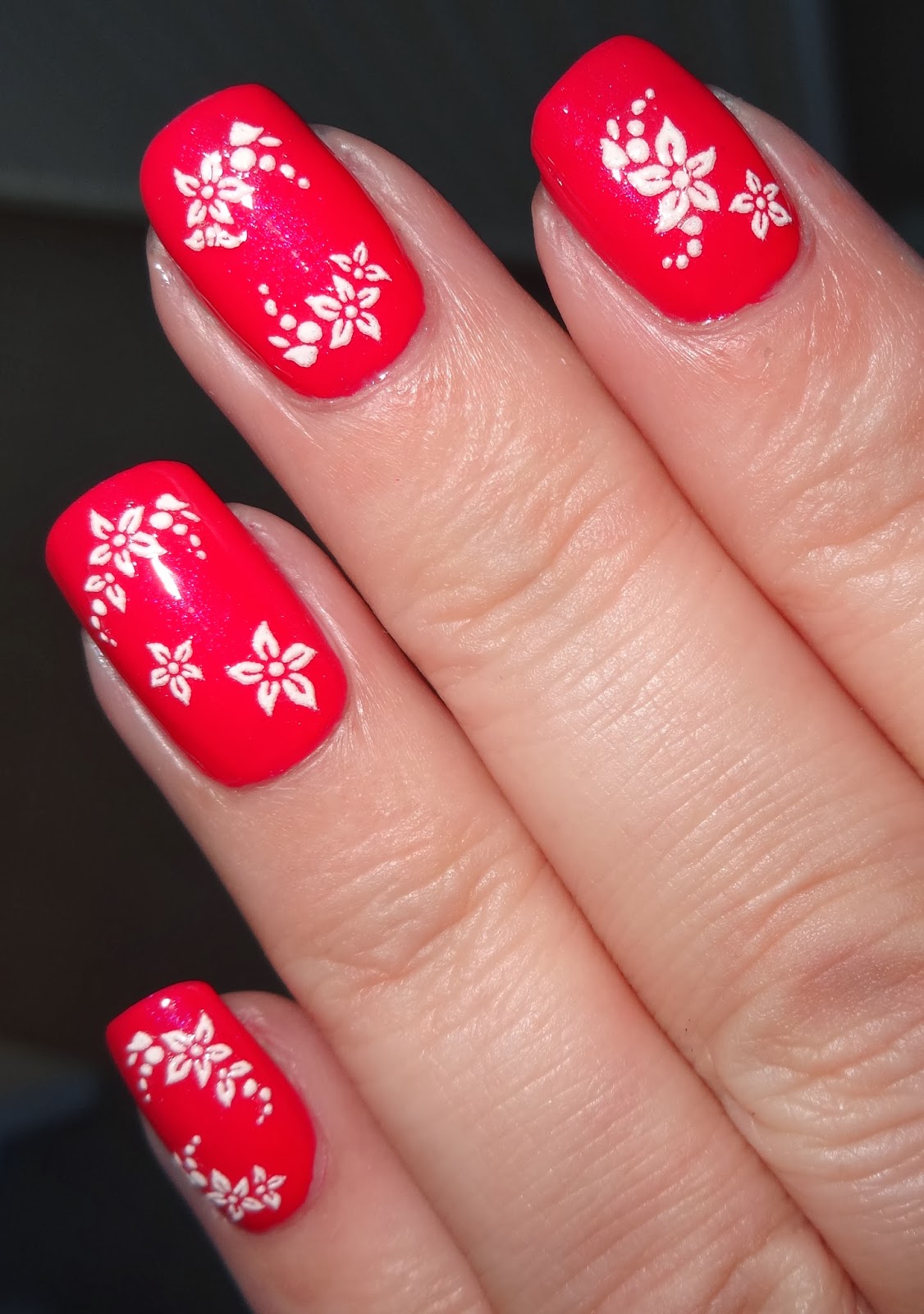 Wendy's Delights: Sparkly Nails Floral Burst White Nail Stickers