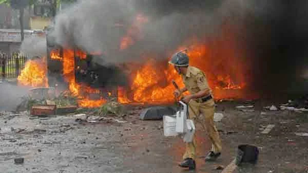Six Lok Sabha constituencies in Jharkhand, Maoists blew up a stretch of railway track in Bokaro district, Disrupting train services.Damaged the tracks between Dania railway station in Bokaro and Jageshwar station .A pressure cooker bomb was recovered near a polling booth in Naxal-hit Saranda forest range of the state,