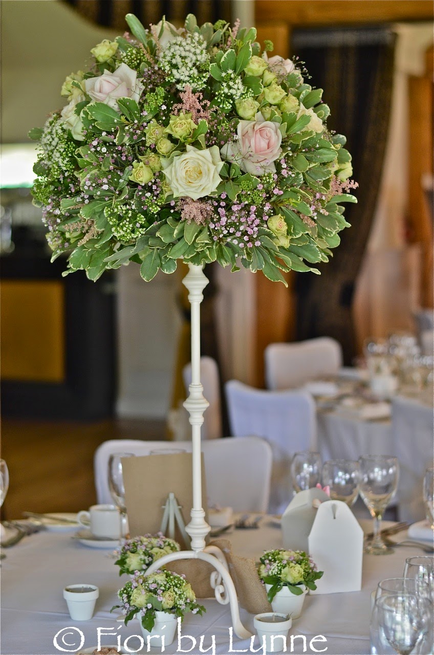 Wedding Flowers Blog Robyn's Soft, Summery Vintage Style Wedding