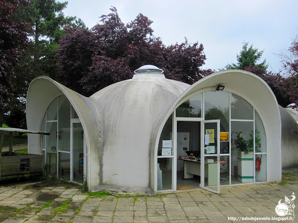 Saint-Fargeau-Ponthierry - Maisons / ateliers bulles - Balloon shells  (actuellement :  Ferme pédagogique Fermenbul.  Architecte / concepteur: Heinz Isler  Construction: 1976 - 1977
