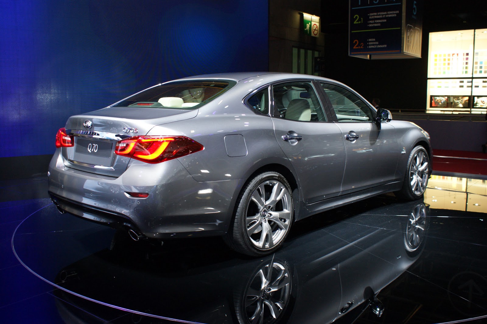 Facelifted Infiniti Q70 Arrives in Paris with New Diesel Lump Carscoops