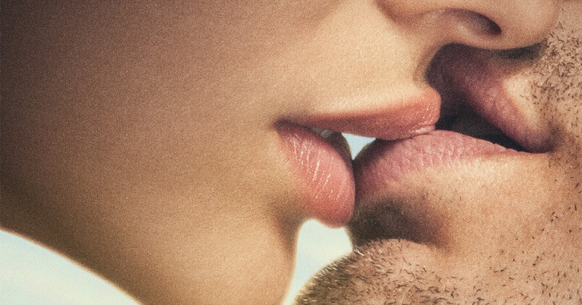 Жгучая брюнетка Амира Адара дала в киску после страстных поцелуев