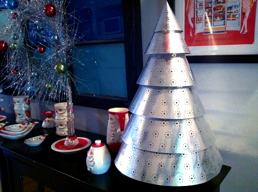 Life In The SoCalled Space Age Mirro Aluminum Christmas Tree Lamp