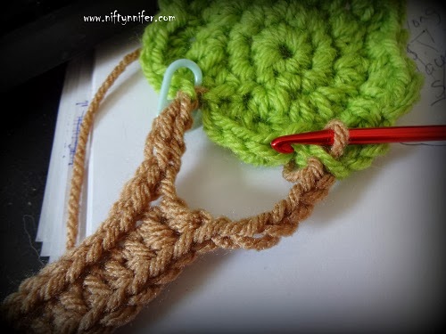 Free Crochet Pattern ~Tree Motif Embellishment http://www.niftynnifer.com/2014/03/free-crochet-tree-motif-embellishment.html