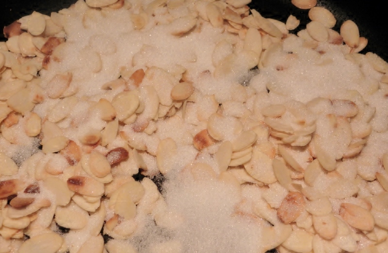 Amandes effilées, grillées et caramélisées par Ama chez xyz Amandes effilées, grillées et caramélisées par Ama chez xyz