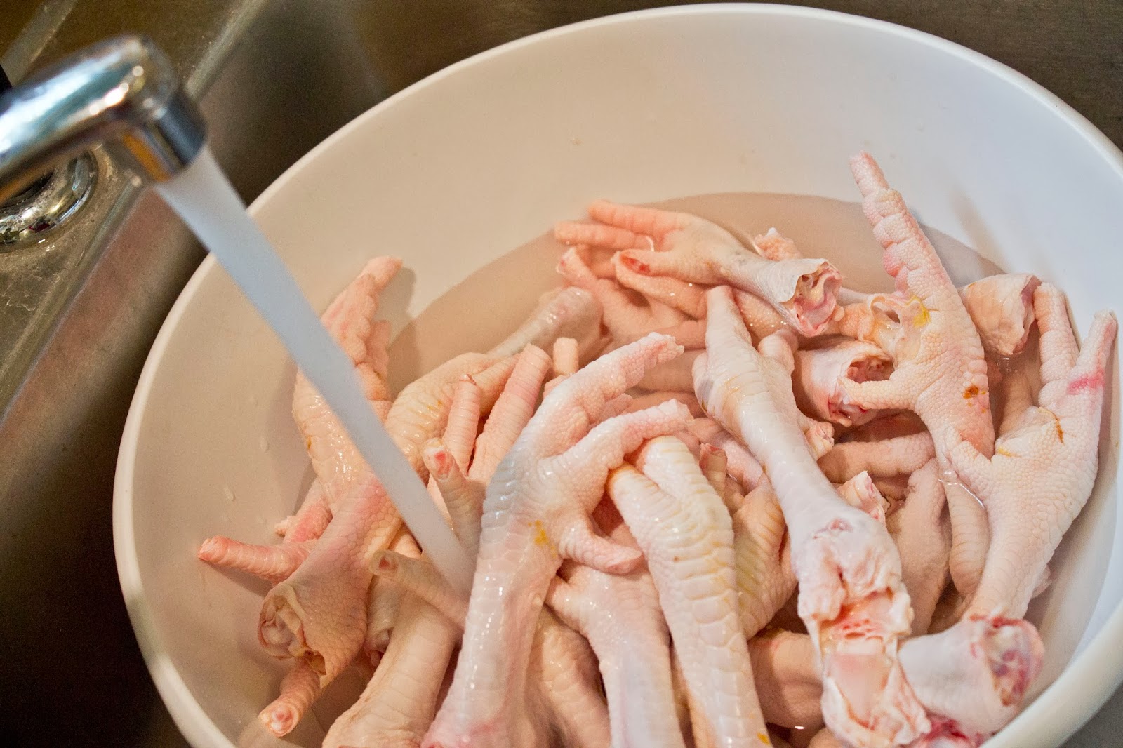 Mamma Can Do It How to make chicken feet broth