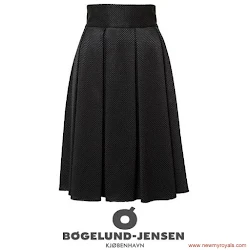 Princess Mary Style - SİGNE BEGELUND JENSEN Skirt CHRISTIAN   LOUBOUTIN pumps