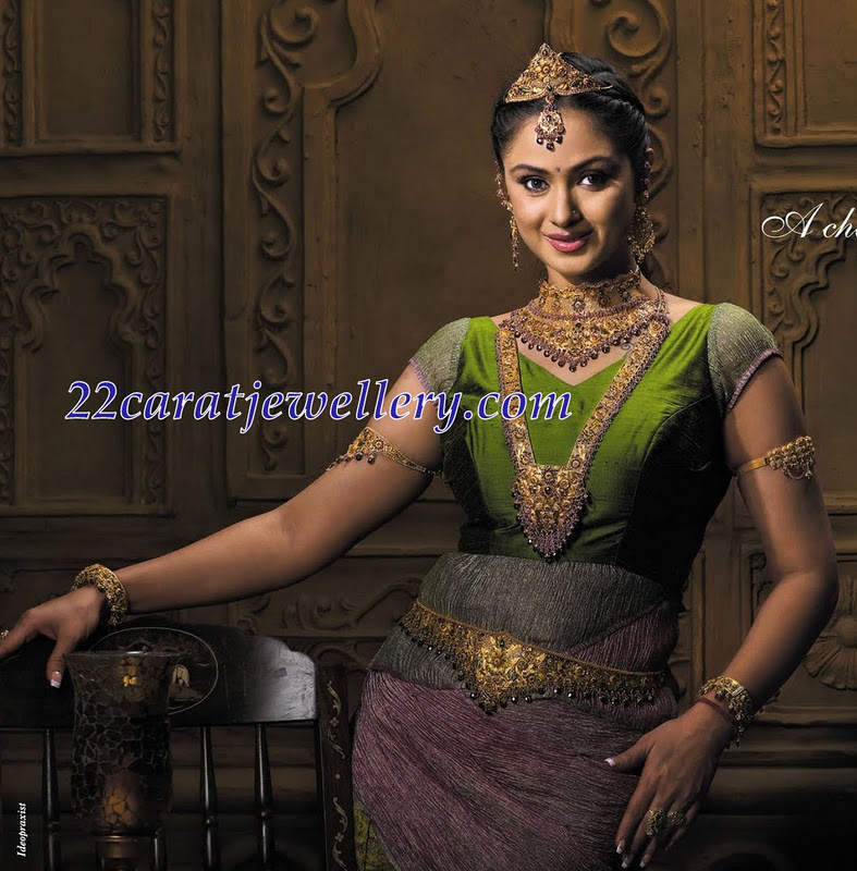 Simran in Antique Traditional Jewelry Jewellery Designs