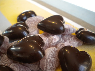 Praline chocolat noir et violette
