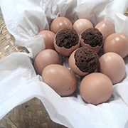 Webrownies; huevos rellenos de brownie