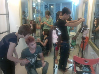 tiết học cắt tóc nam nữ trên manocanh tại Korigami 0915804875