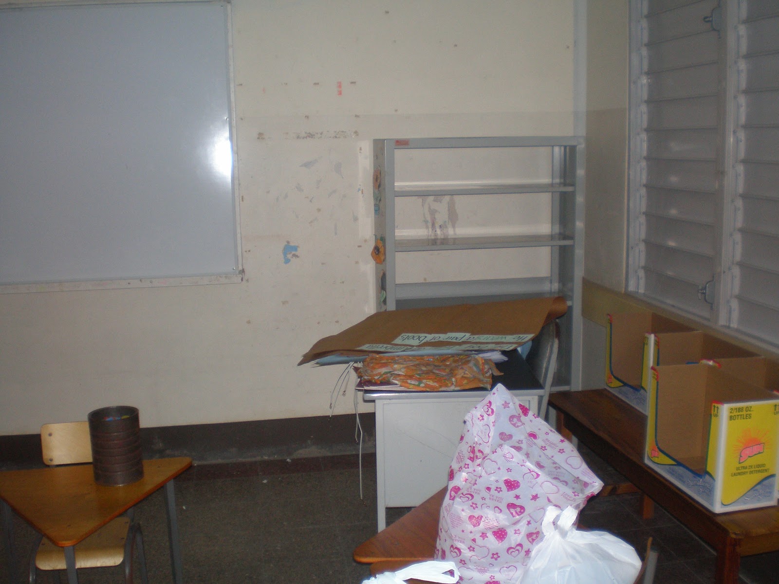 A Teacher's Idea How To Organize Your Classroom Library Without Shelves!