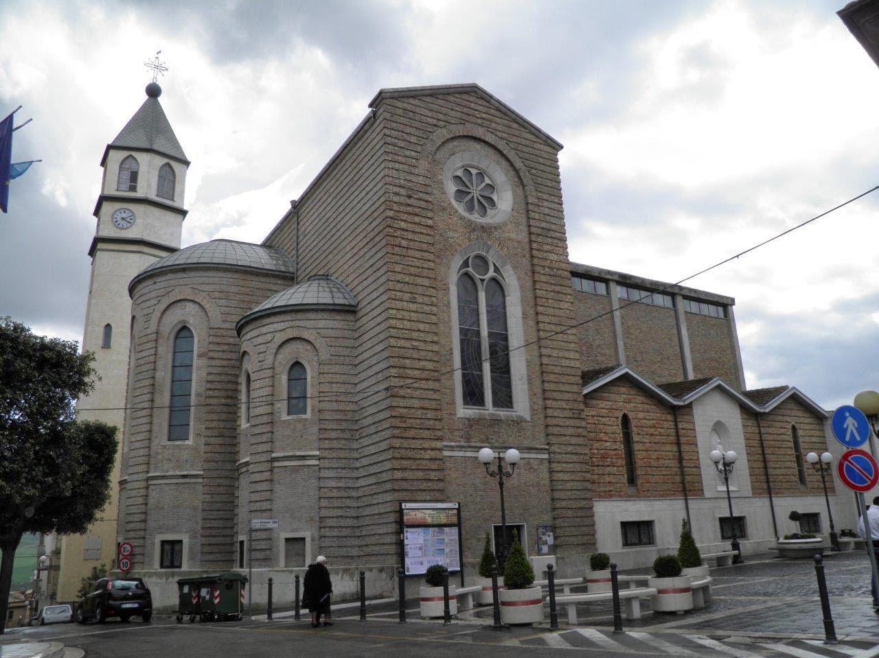Tabernacoli italiani Montenero di Bisaccia. Madonna della Misericordia