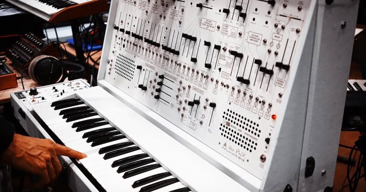 MATRIXSYNTH Nantes Synthfest 2015 Pics Including Beautiful White ARP 2600